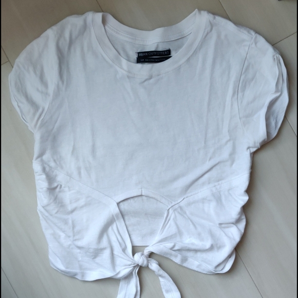 Urban Outfitters Sonya Tie-Front Crop Tee - Picture 3 of 4